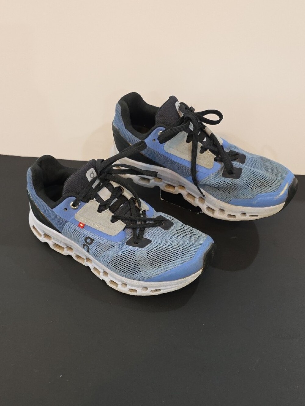 On Running CloudStratus Women's Blue and Black Running Shoes Size 7 - Picture 2 of 10